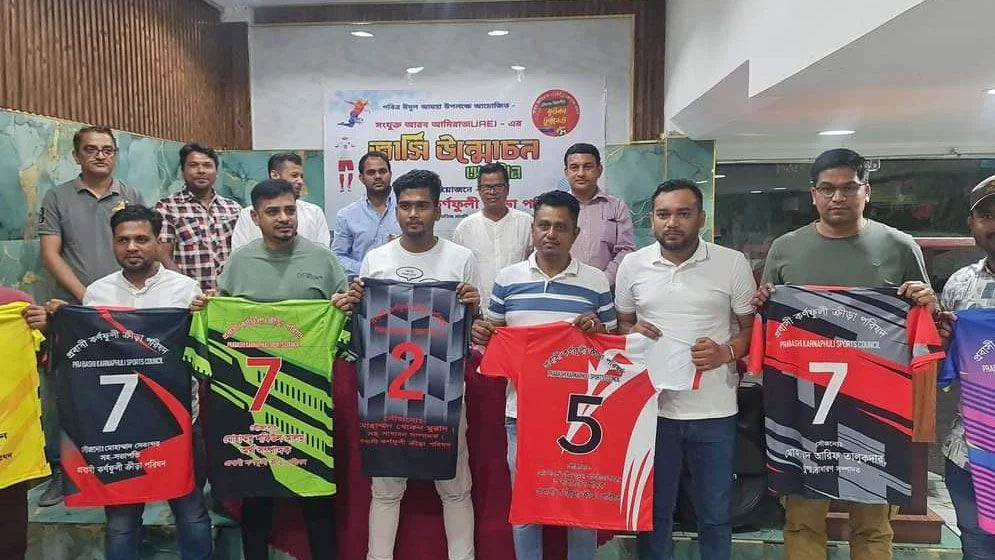 দুবাইয়ে প্রবাসী বাংলাদেশিদের ত্রিদেশীয় ফুটবল টুর্নামেন্ট